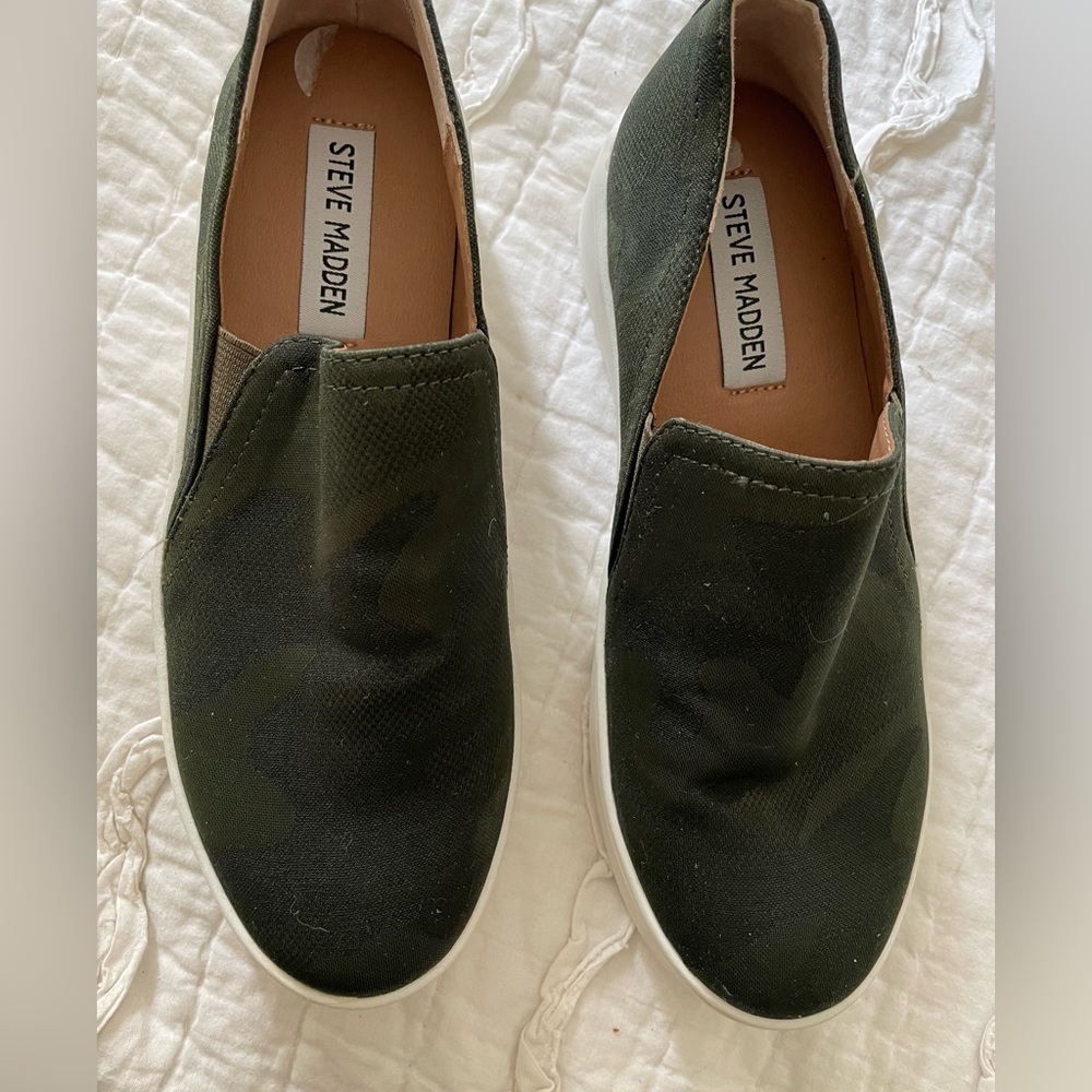 Steve Madden platform slip on sneakers size 6 1/2. Camo. New without tag.